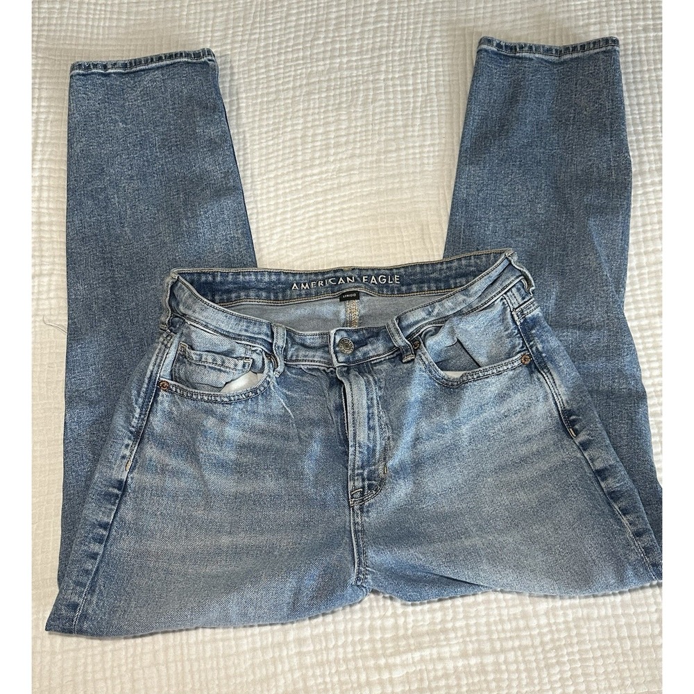 American Eagle Mom Jean Size‎ 8 Short Distressed
